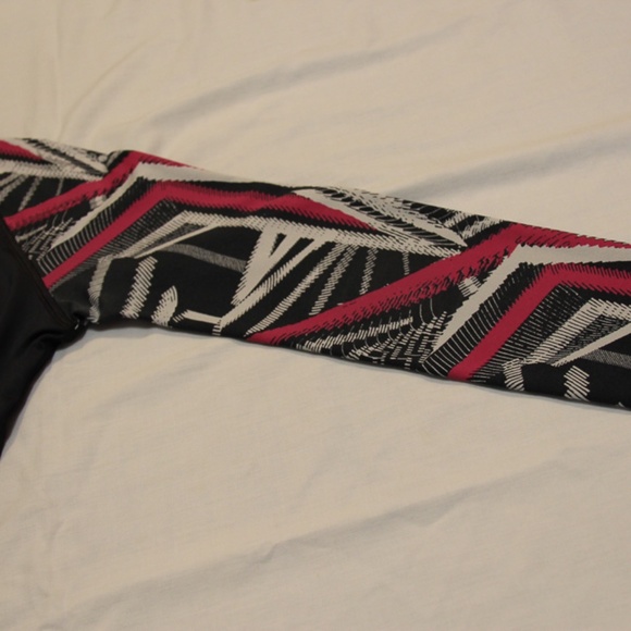 Reebok Running Pullover Top - Picture 7 of 9